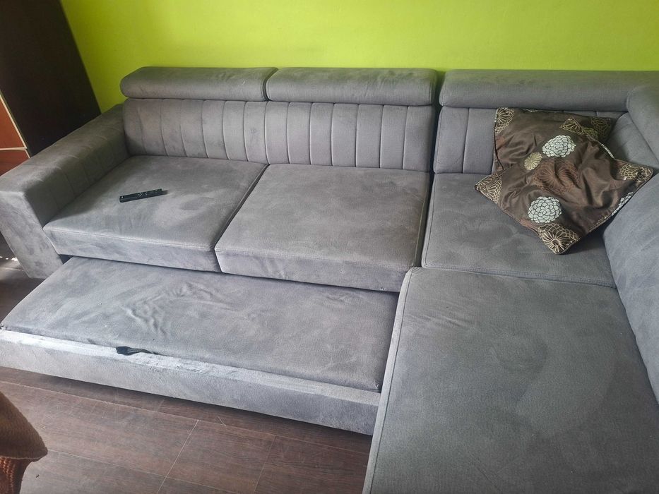 Naroznik welurowy z funkcja spania