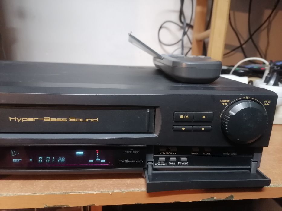 Magnetowid VHS JVC HR-J605EG  hi-fi stereo pilot