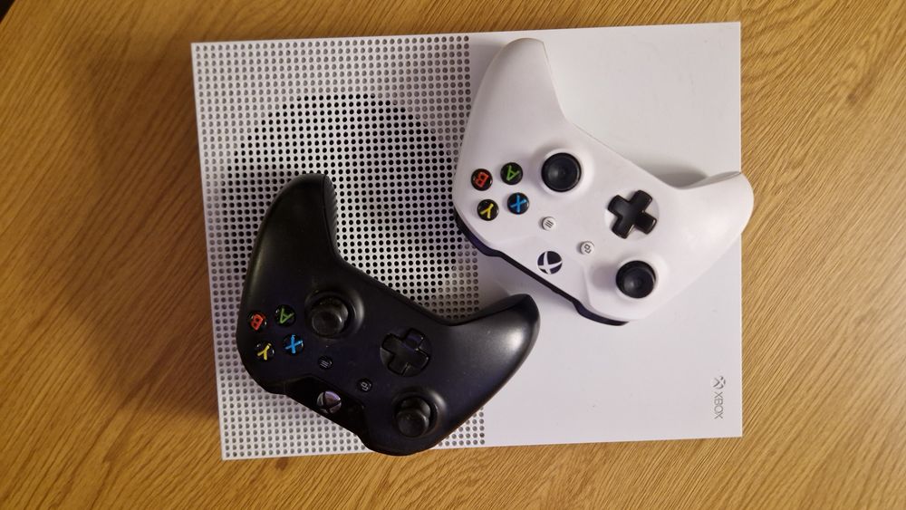 Xbox One S 500 GB + 2 pady | OKAZJA | Sprawna