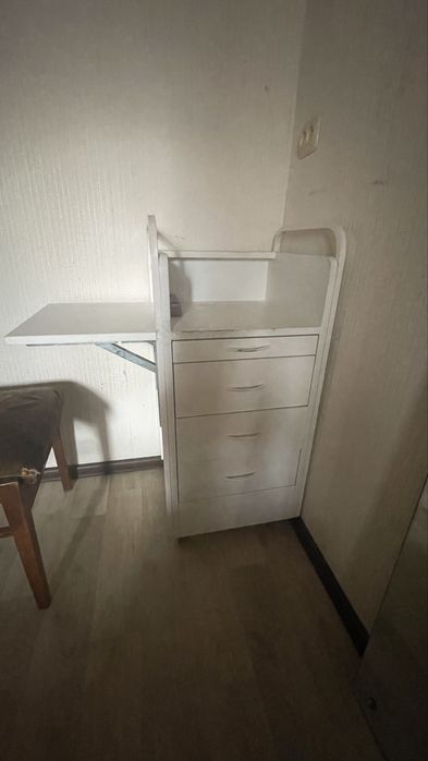 Тумбочка на колесиках