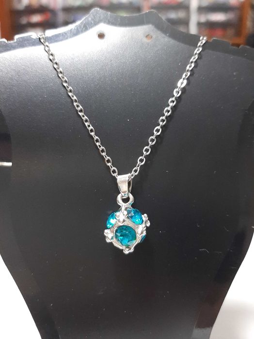 Fio com Pingente "Cube" com Cristal Azul novo