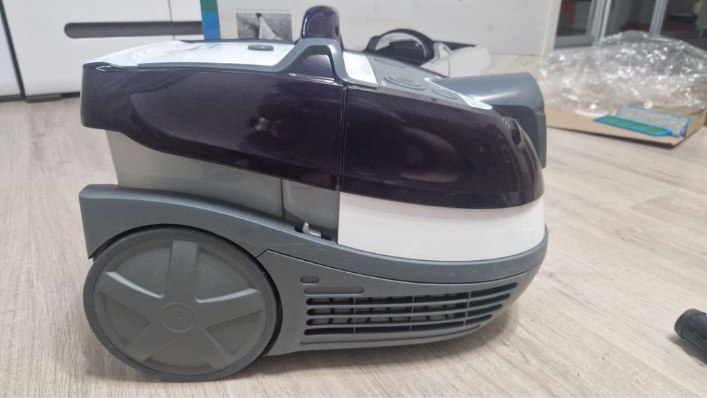 пилосос Bosch AquaWasch&Clean Serie4