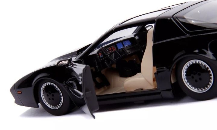 K.I.T.T justiceiro escala 1:24 dá luz vermelha