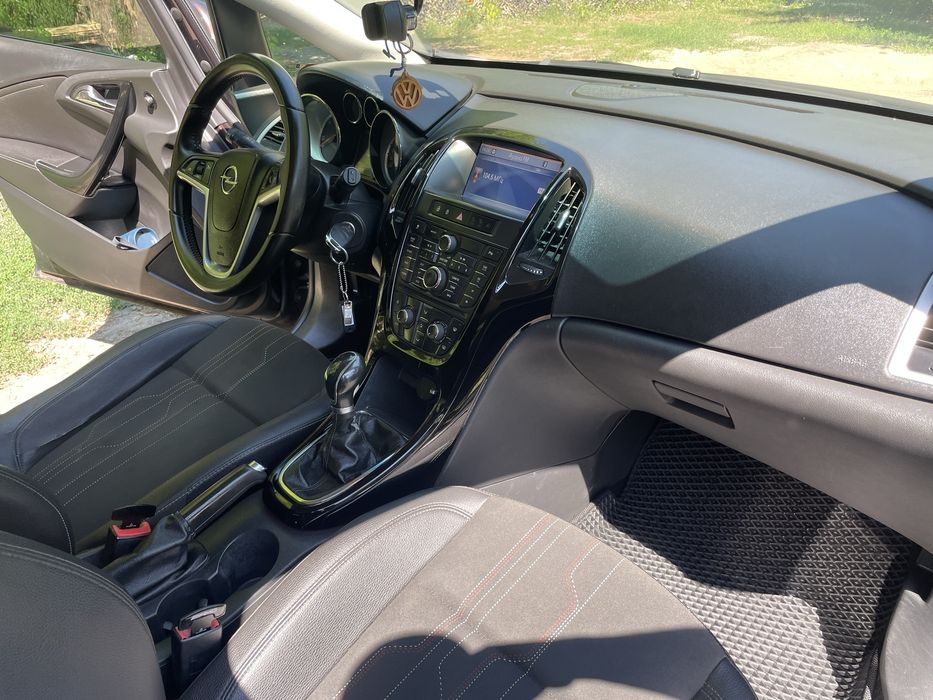 ТЕРМІНОВИЙ ПРОДАЖ Opel Astra j 2012 рік 1.3