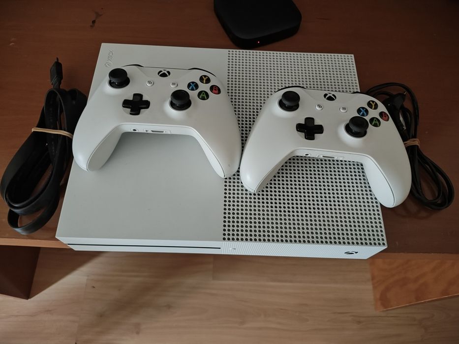 XBOX ONE S 1TB Como nova