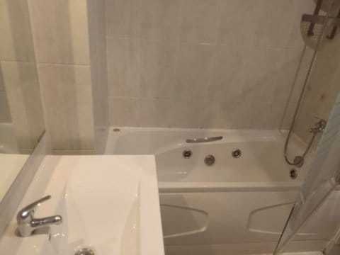 Quarto disponivel disponível em T3- Paio Pires entrada imediato