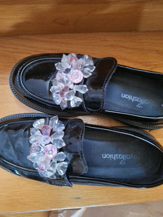 Buty damskie lakierowane używane 36