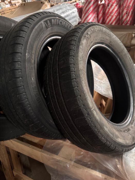 Продам б/у резину 195/65/R15