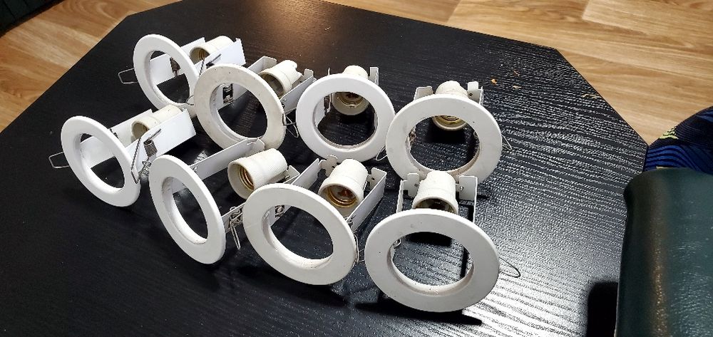 Точкові світильники е27