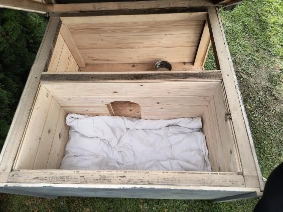 Buda ocieplona  z przedsionkiem dla psa