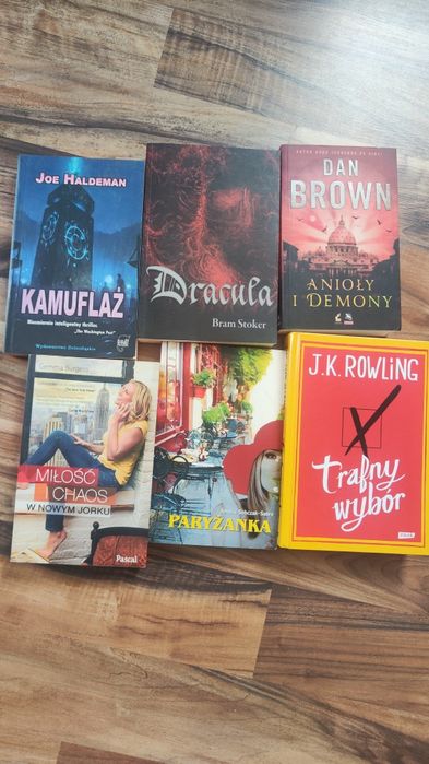 Zestaw różnych książek