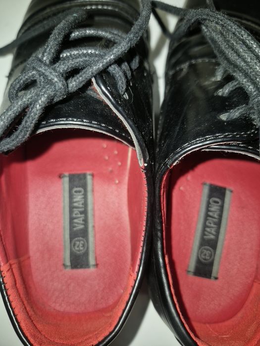 Buty chłopięce lakierki.