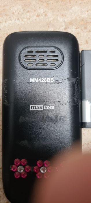 Telefon komórkowy MaxCom- MM428BB.

Ladowarka, bateria i Telefon są sp