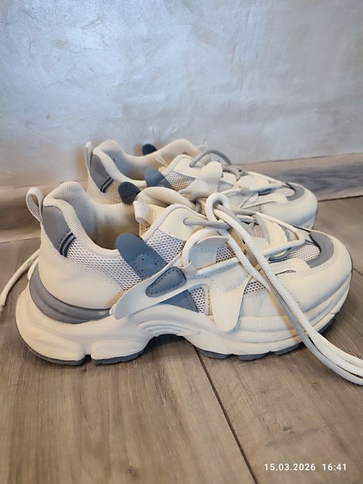 Кросівки для дівчинки