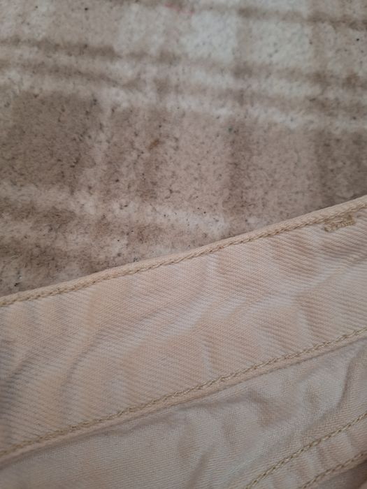 Dżinsy białe z rozcięciami