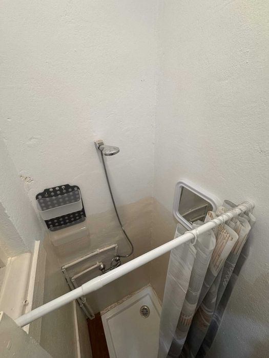 Arrenda-se Studio na Rua de Costa Cabral (Areosa) – Pronto a habitar