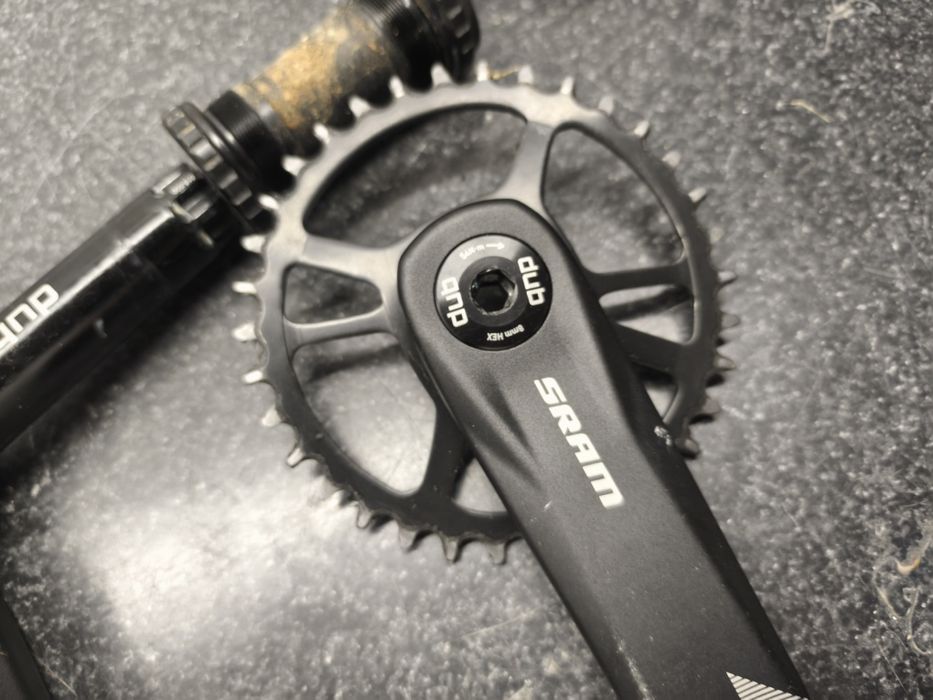 Movimento pedaleiro SRAM