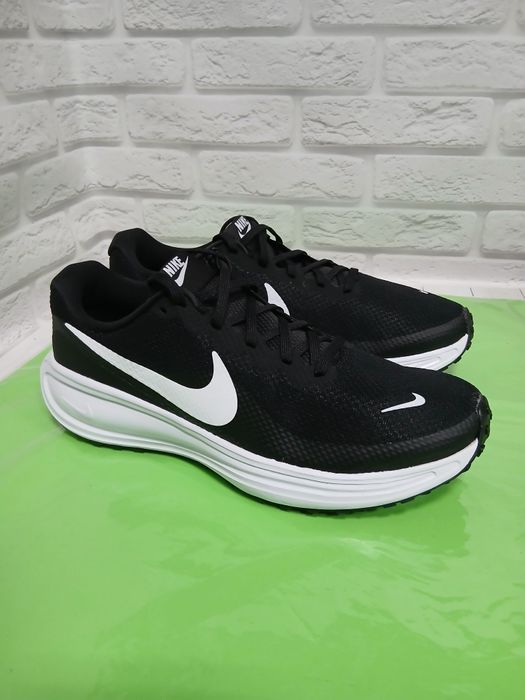 чоловічі бігові кросівки Nike Revolution 8 Black (артикул HJ9198-003).