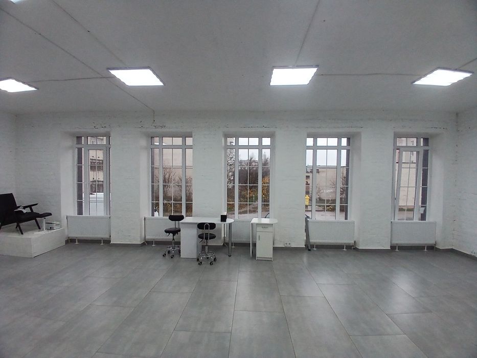 Здам в довгострокову оренду приміщення по пр.Відродження.