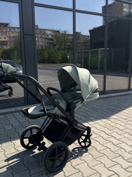 Каляска Cybex e- Priam Jeremy Scott,ездит сама с помощью электродвигателей, премиум класс
