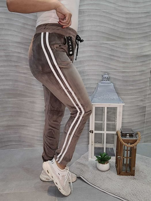 NOWE SPODNIE dresowe WELUROWE beżowe z lampasami dresy damskie  S M