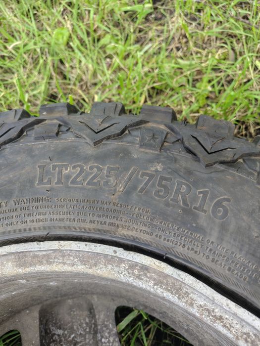 Грязьова шина з диском LT225/75 R16