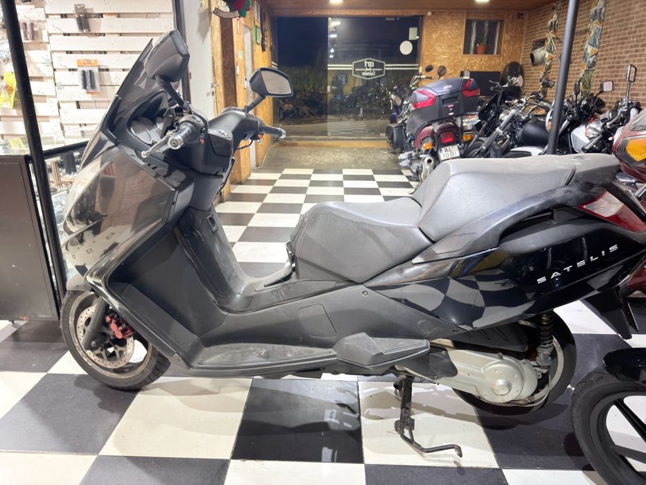 Motos e Scooters para Peças ou Inteiras – Ideais para Reparos e Customização 1