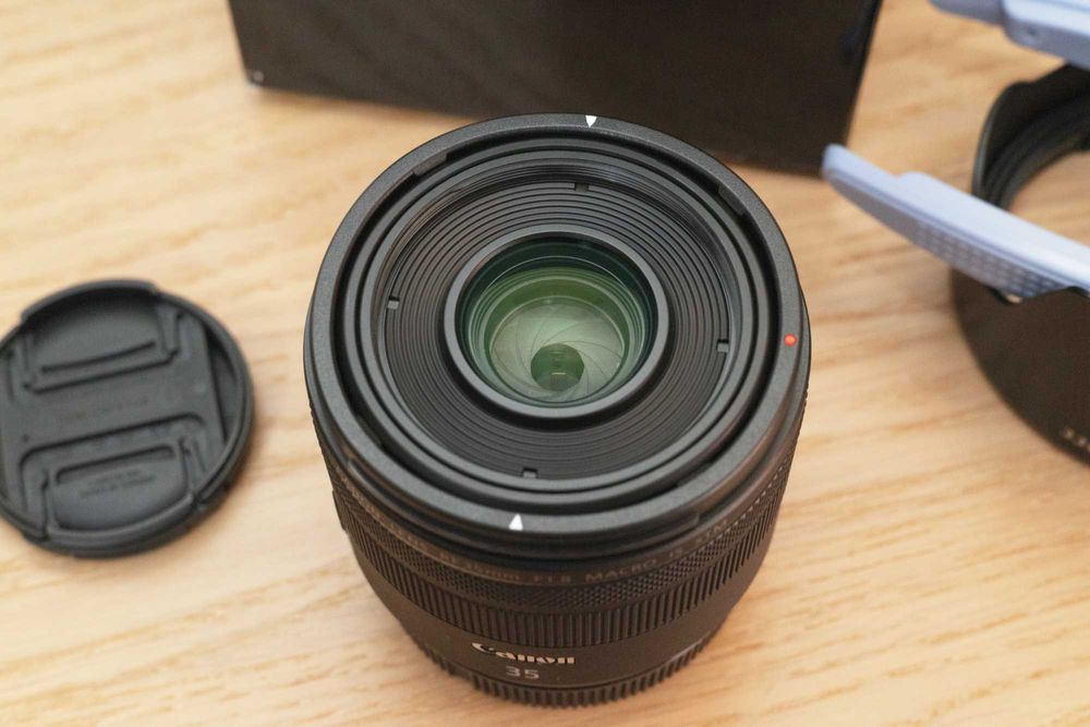 Canon RF 35mm F/1.8 Macro IS STM