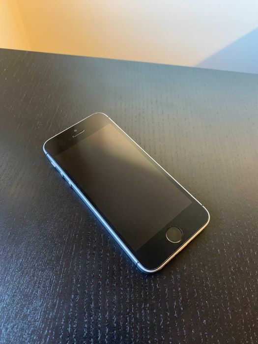 iPhone SE 32GB Space Gray