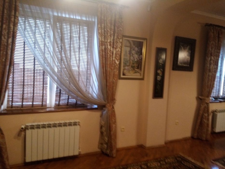 Продається половину будинку