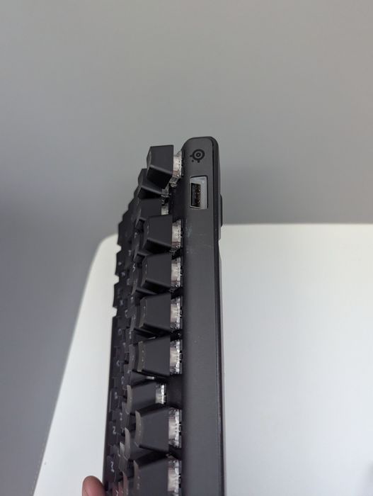 Клавіатура провідна Steelseries Apex pro