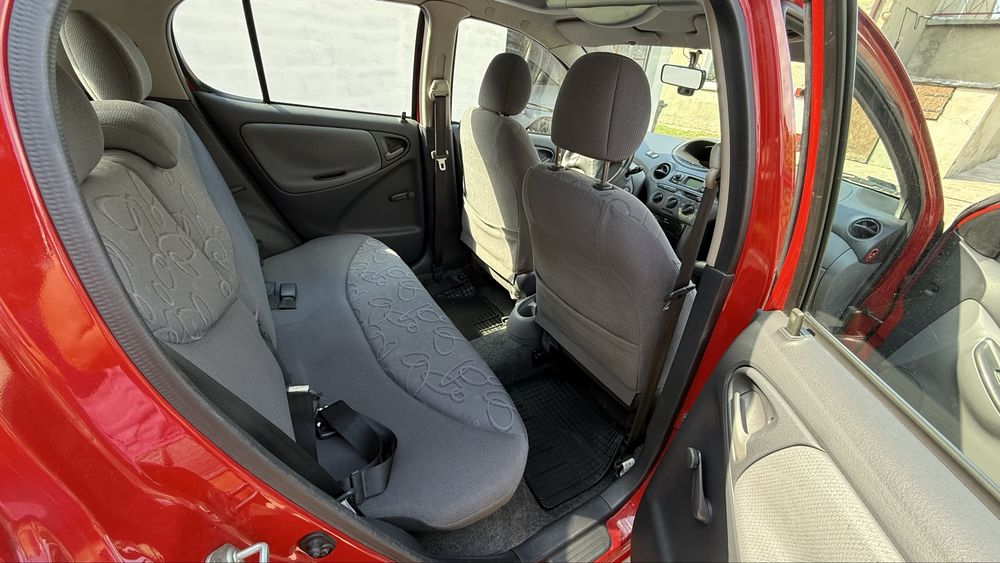 Toyota Yaris 1.3 luna 2001 r.
