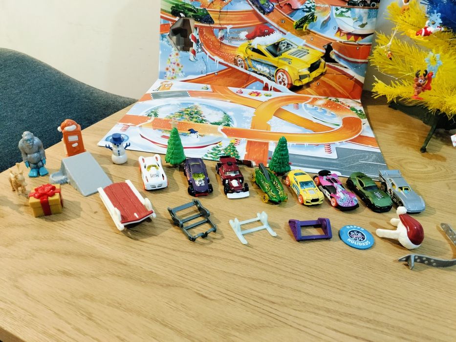 Адвент календар hot wheels