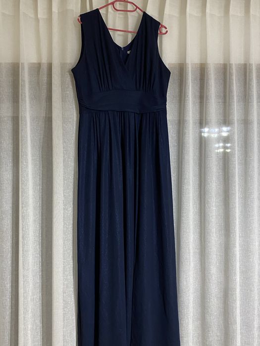 Granatowa sukienka studniówka wesele