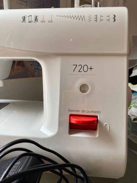 Máquina de costura doméstica ponto corrido