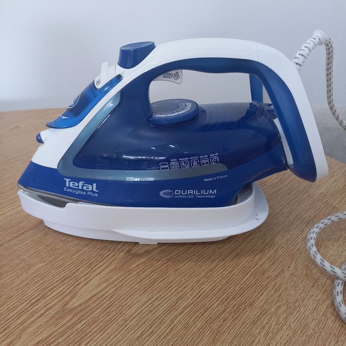 Ferro  a vapor  Tefal  Easygliss Plus.