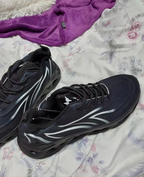 Продам кросовки, новые, с высокой подошвой