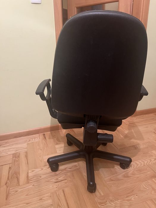 Krzeslo fotel obrotowy regulowany biurkowy biurowy czarny