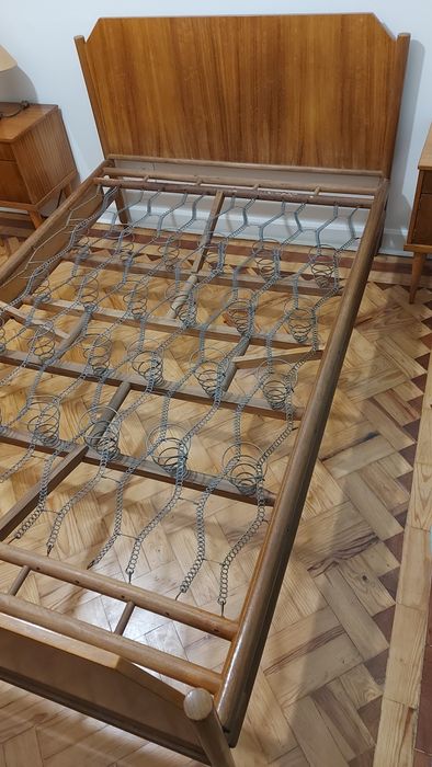 Cama de pinho maciço com colchão