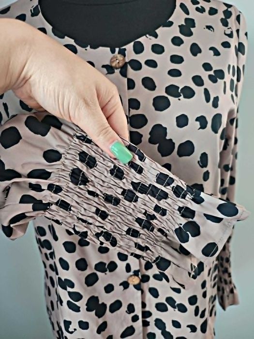 Beżowa Elegancka Damska Koszula w Czarne Grochy Plamki, M/38
