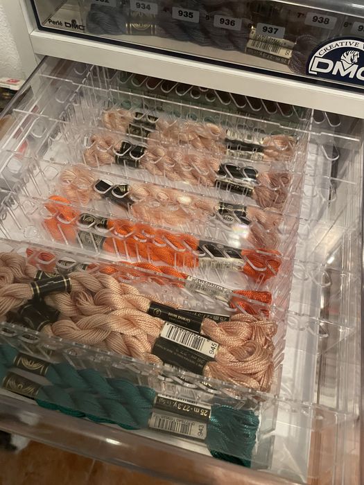 Móvel Linhas DMC Perlé 5 (tem exatamente 750 meadas)