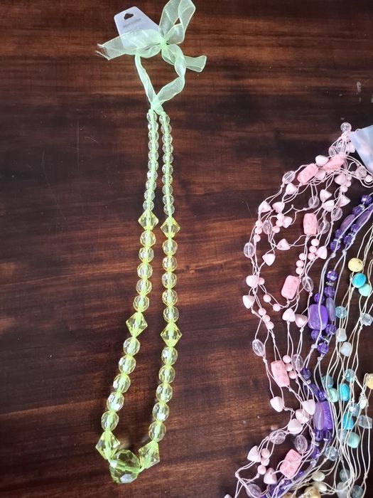 Długie korale , nazyjniki , 4 sztuki , nowe