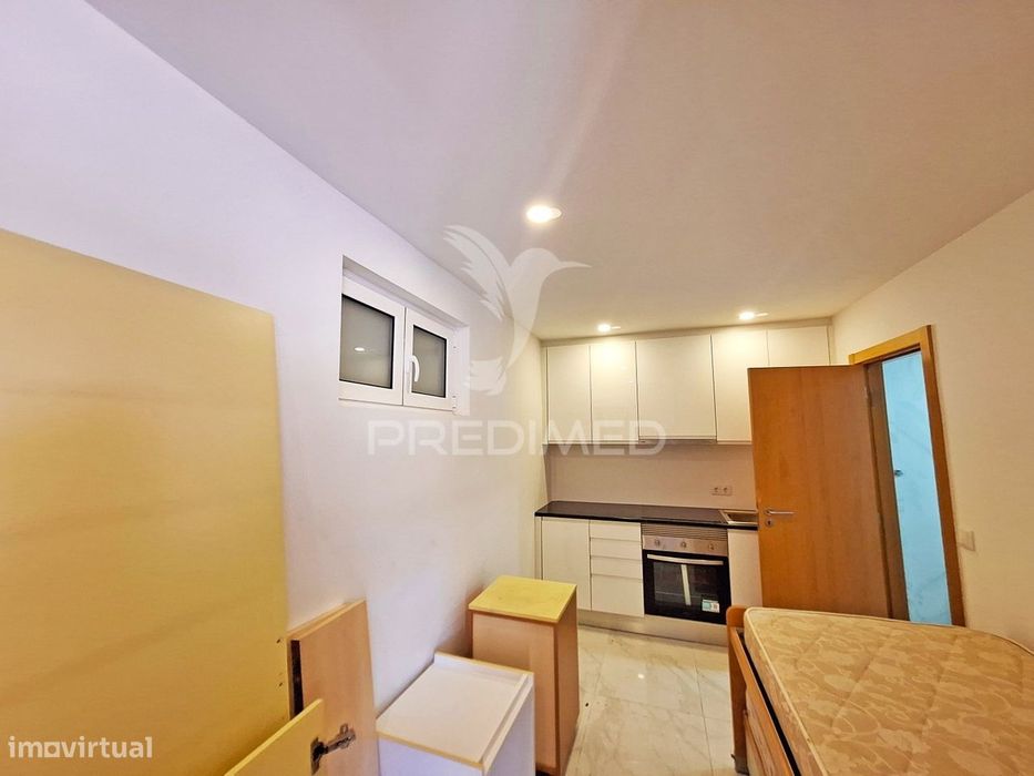 Arrecadação transformada em espaço habitacional – Santa Eulália, Al...