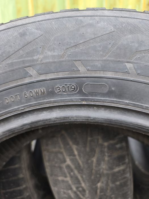 235/65R18 Nokian