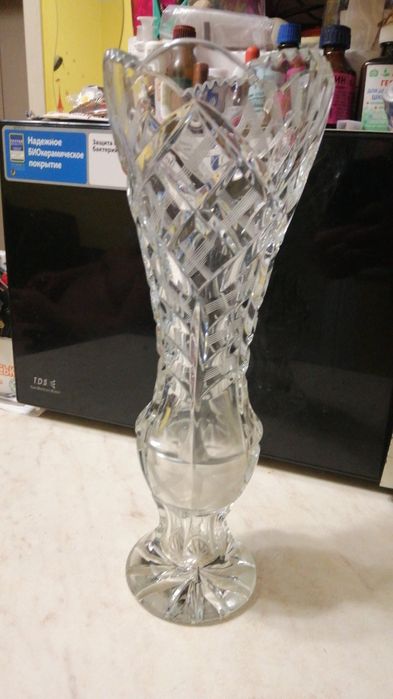 Продам хрустальную вазу