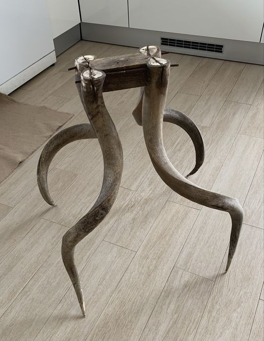Pés para mesa em chifre verdadeiro