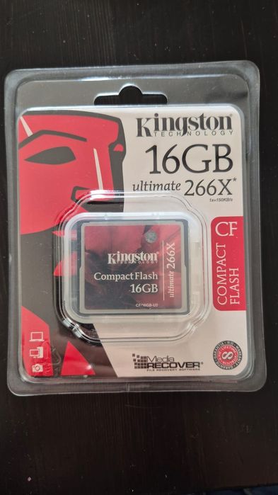 Nikon D300 + Nikkor 18-70 mm + Speedlight SB-600 + mala