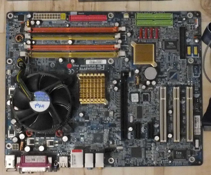 Części do budowy retro komputera INTEL  z obudową i zasilaczem