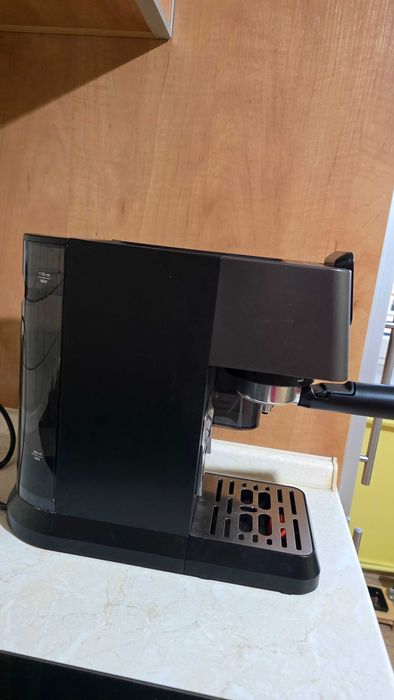 Ekspres BEKO CaffeExperto CEP5464DX z modułem do kapsułek Nespresso