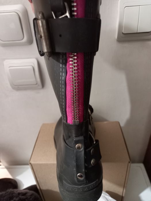 Резиновые сапоги.